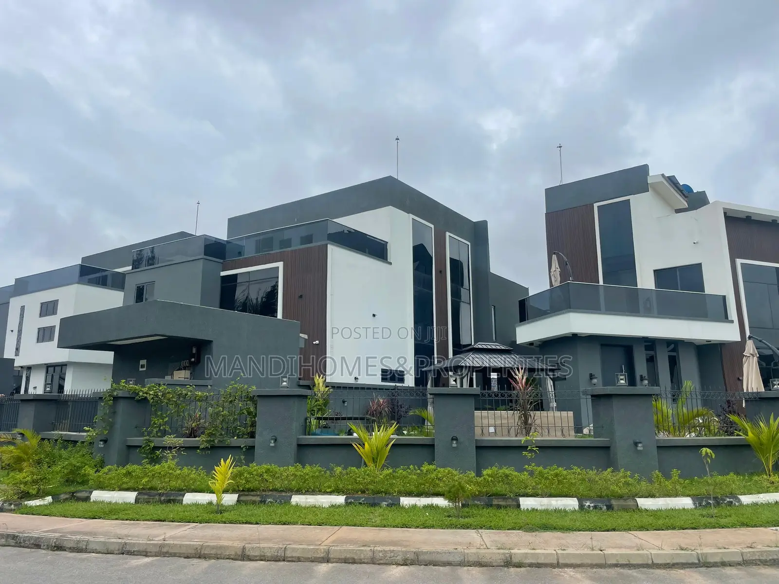 5bdrm Duplex in Royal Garden Estate, Ajah for sale in Ajah