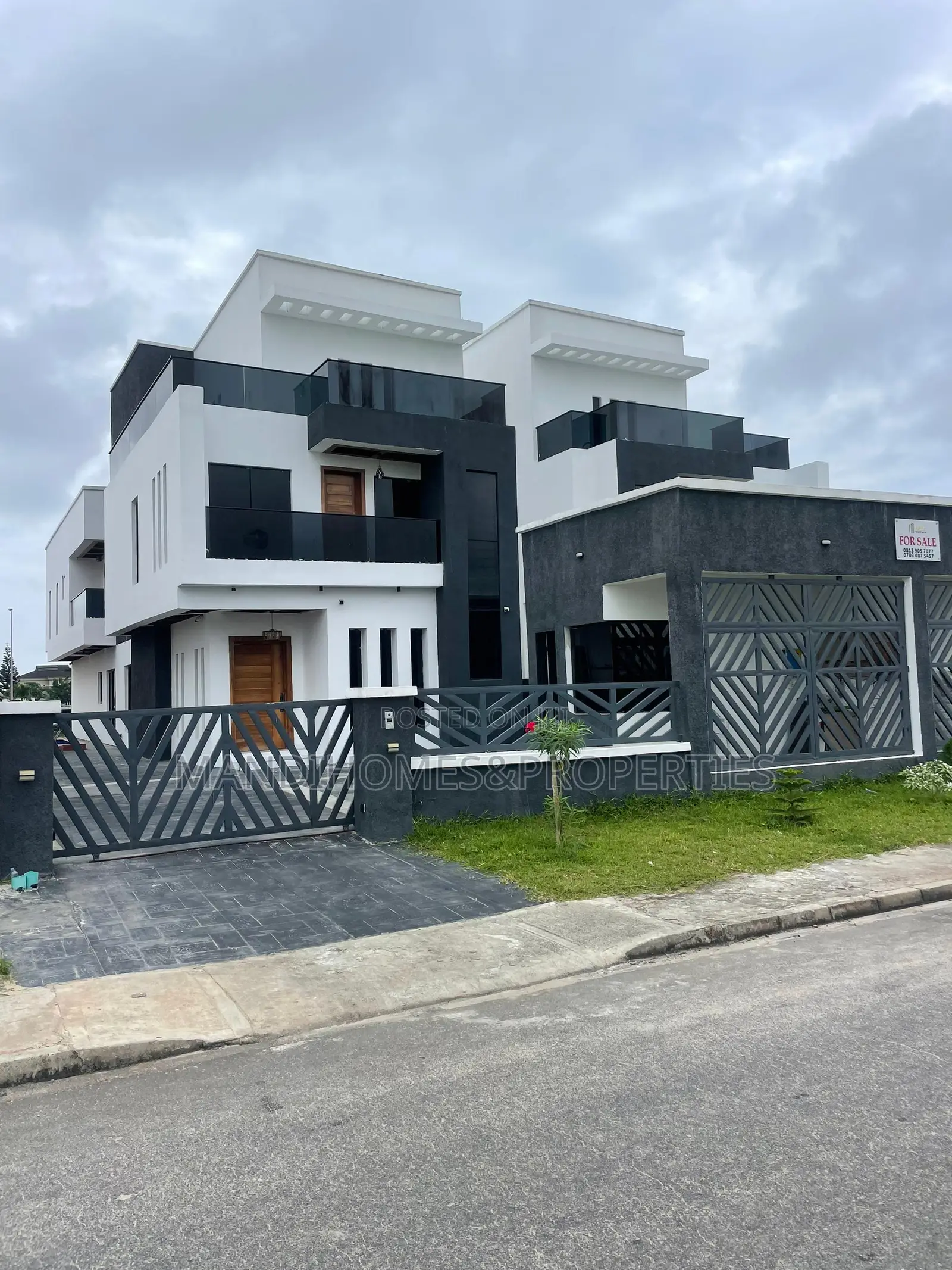 5bdrm Duplex in Royal Garden, Ajah for sale in Ajah