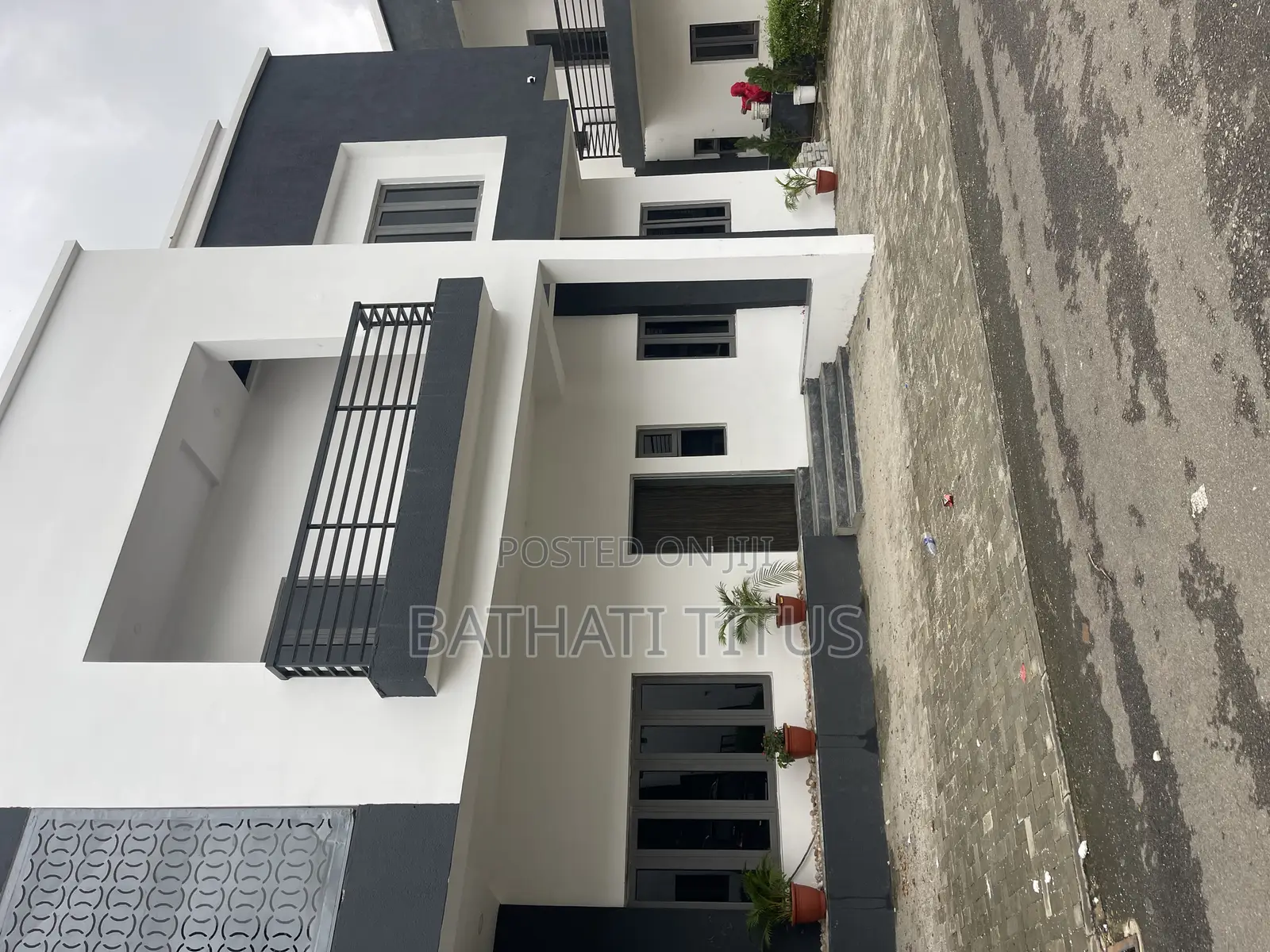 5bdrm Duplex in Uppertec Estate Life for rent in Life Camp