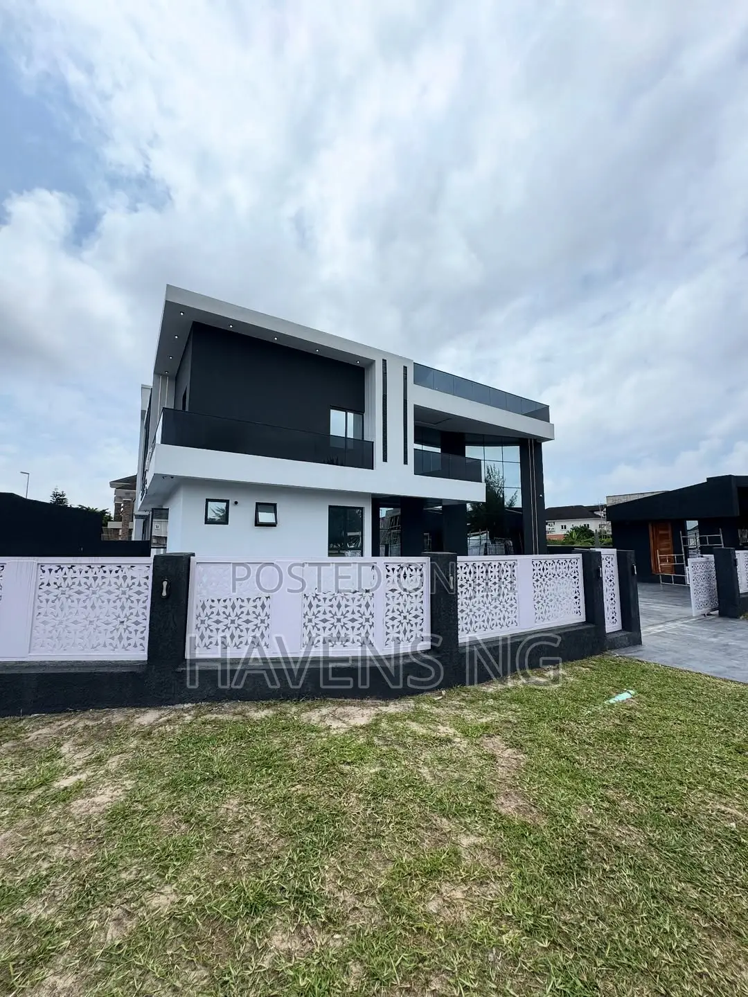 5bdrm Duplex in Abraham Adesanya Estate for sale in Abraham Adesanya Estate