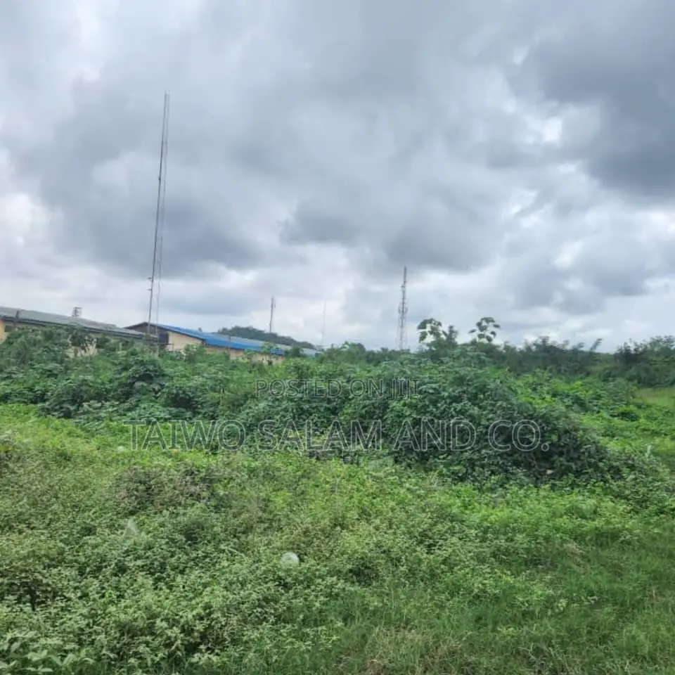 1 Acre Industrial Land Podo Area Along Old Lagos Ibadan in CHallenge / Ibadan