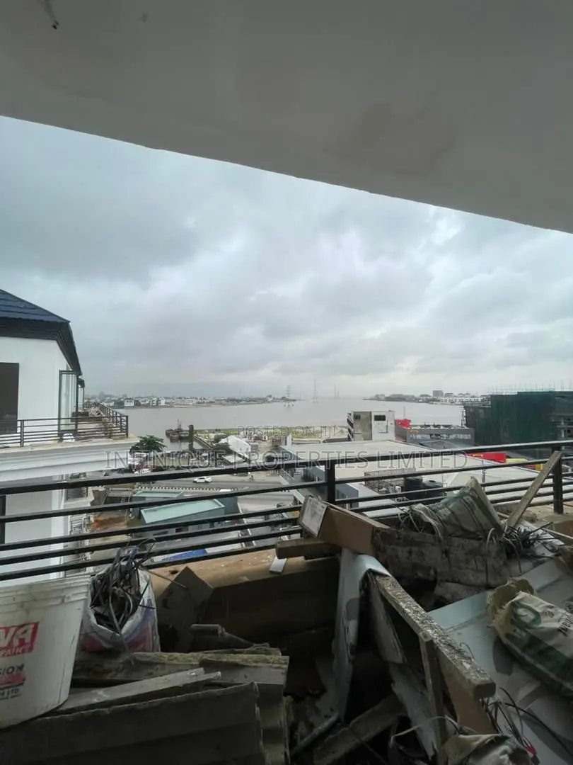 2bdrm Apartment In Lekki Phase 1 For Sale in Lekki Phase 1