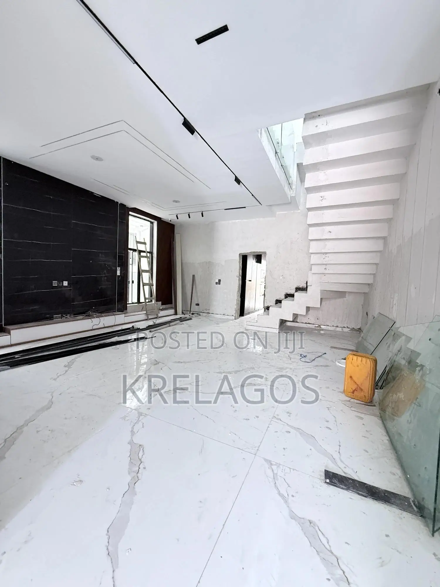 5bdrm Duplex in Lekki Phase 1 for sale in Lekki Phase 1