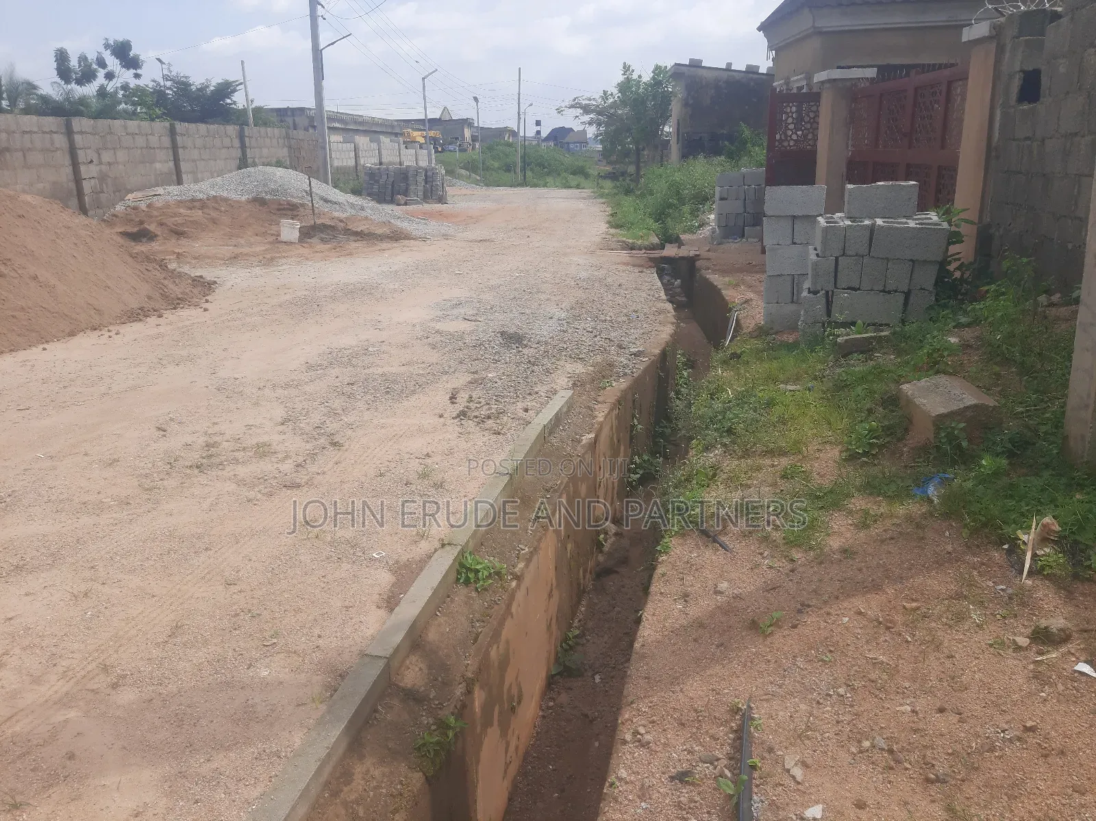 Well Located and Buildable Land in Dawaki