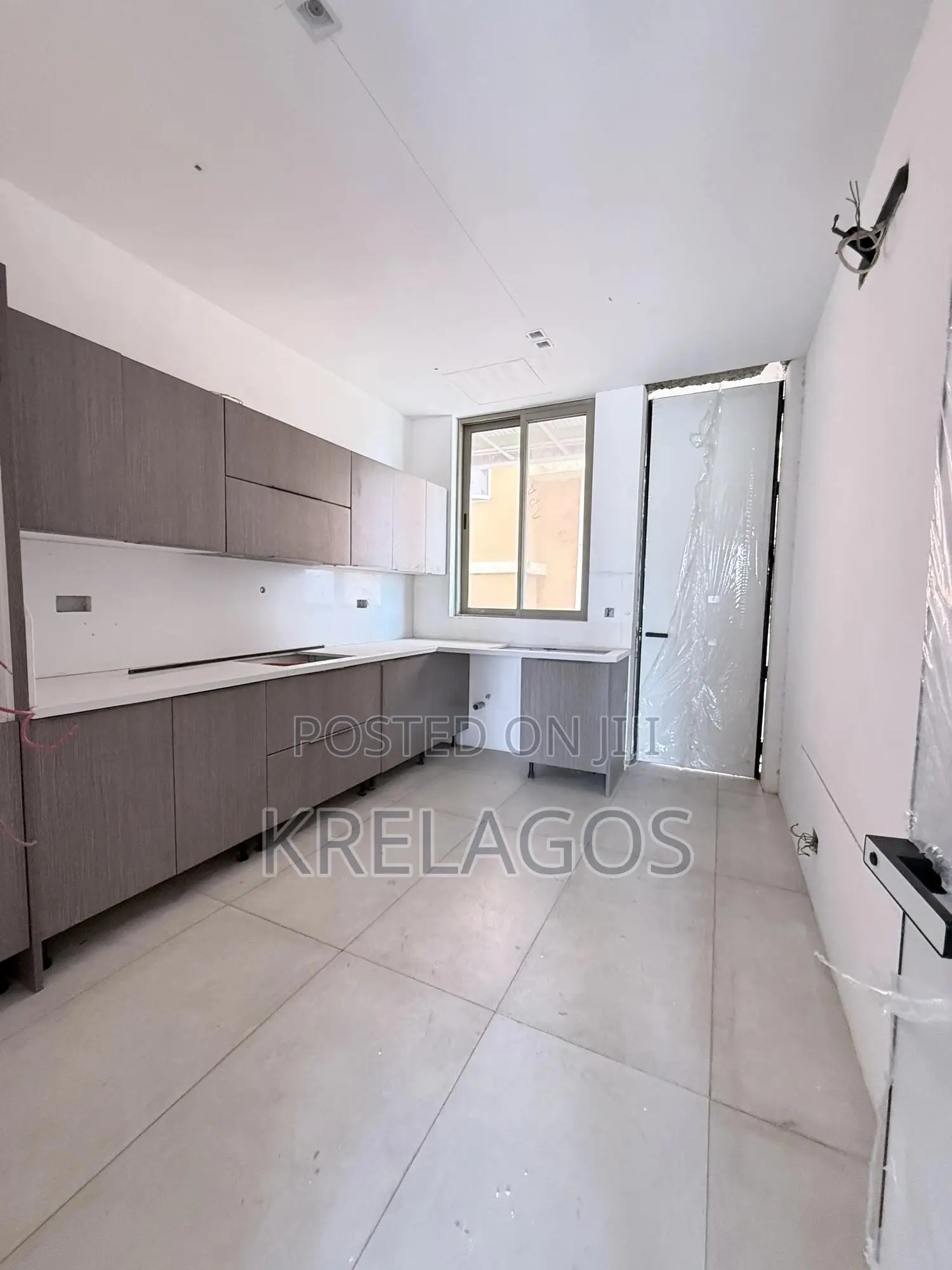 For Sale 4 Bedroom Maisonette With Bq in Lekki Phase 1