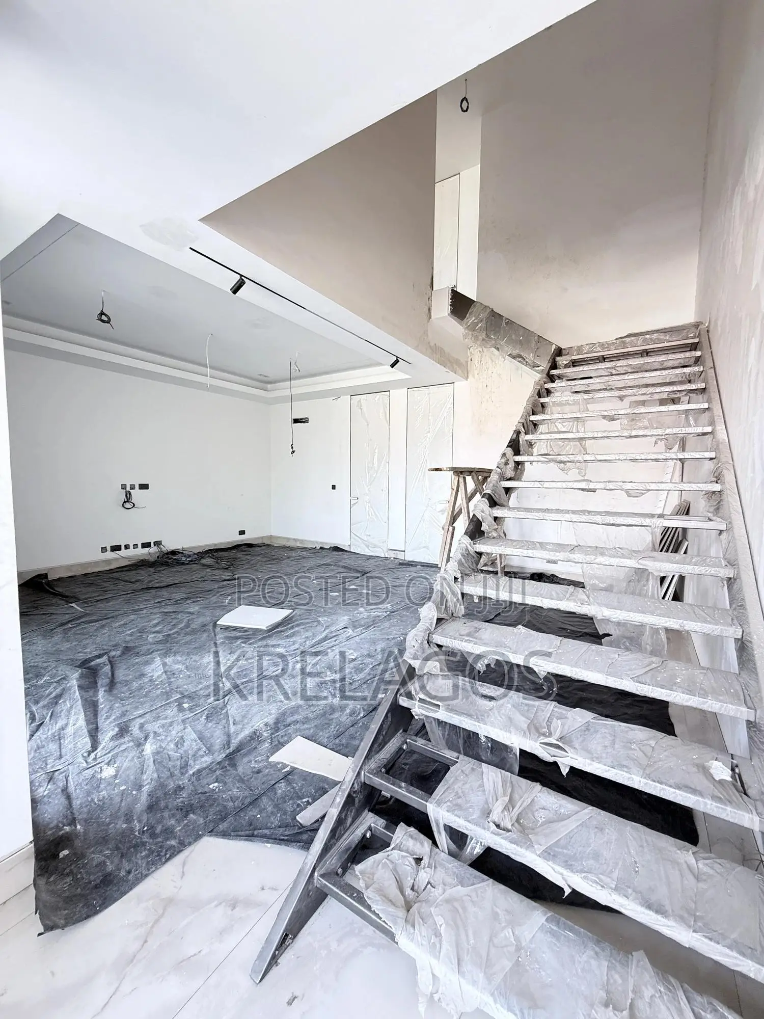 For Sale 4 Bedroom Maisonette With Bq in Lekki Phase 1