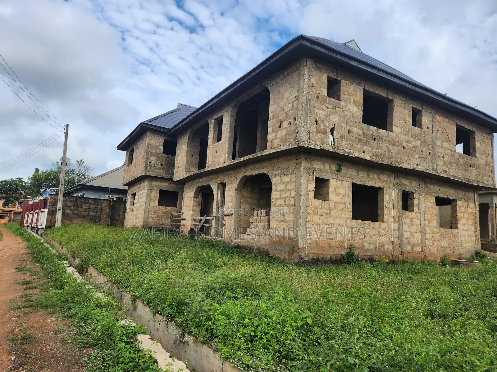 8bdrm Block of Flats in Owode Estate, Apata for sale in Apata