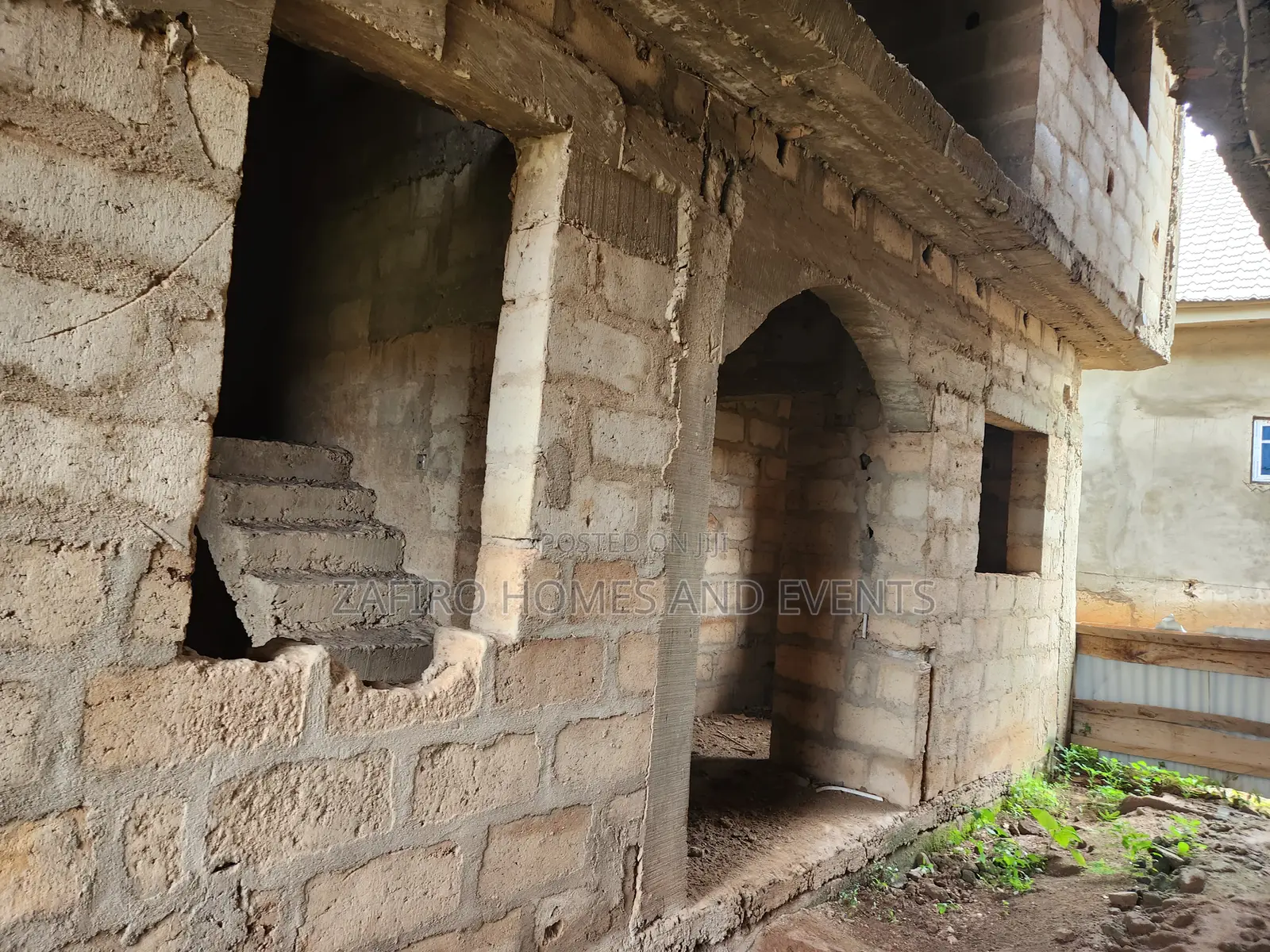 8bdrm Block of Flats in Owode Estate, Apata for sale in Apata