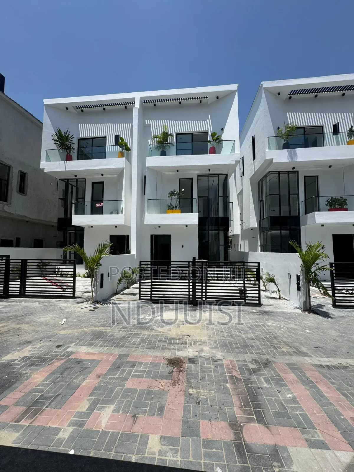 4bdrm Duplex in Chevron for sale in Chevron