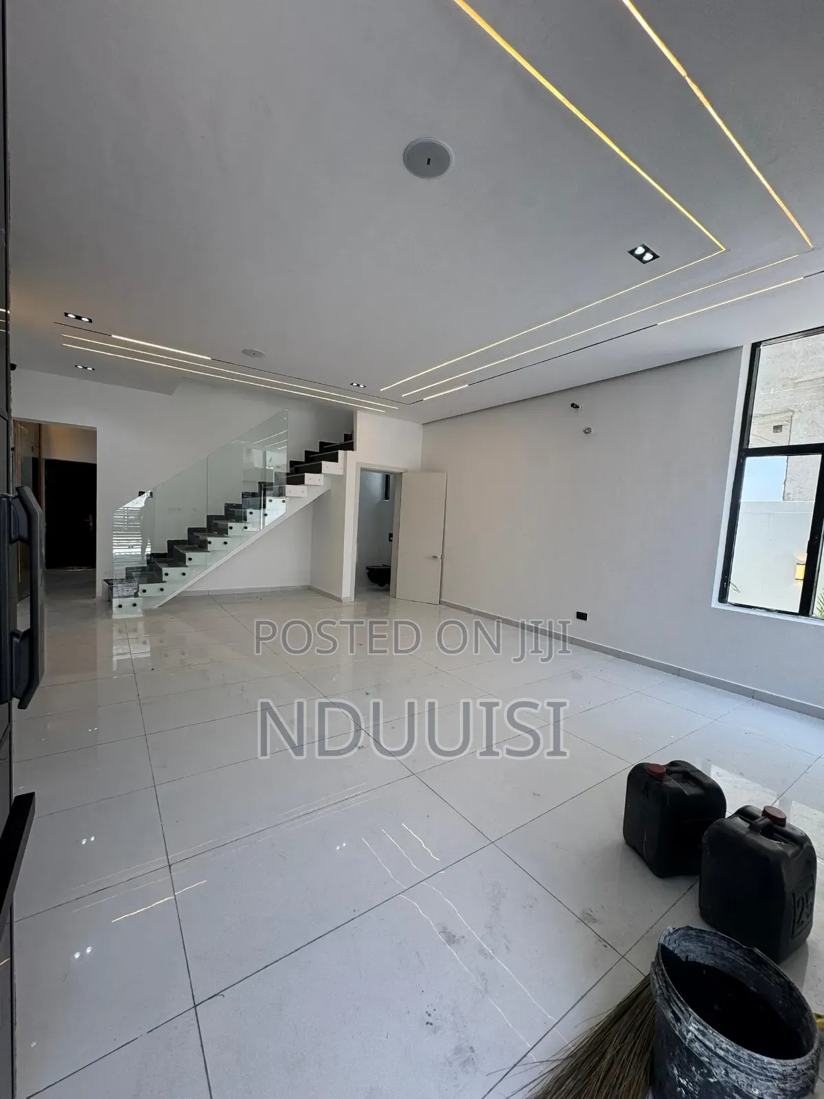 4bdrm Duplex in Chevron for sale in Chevron