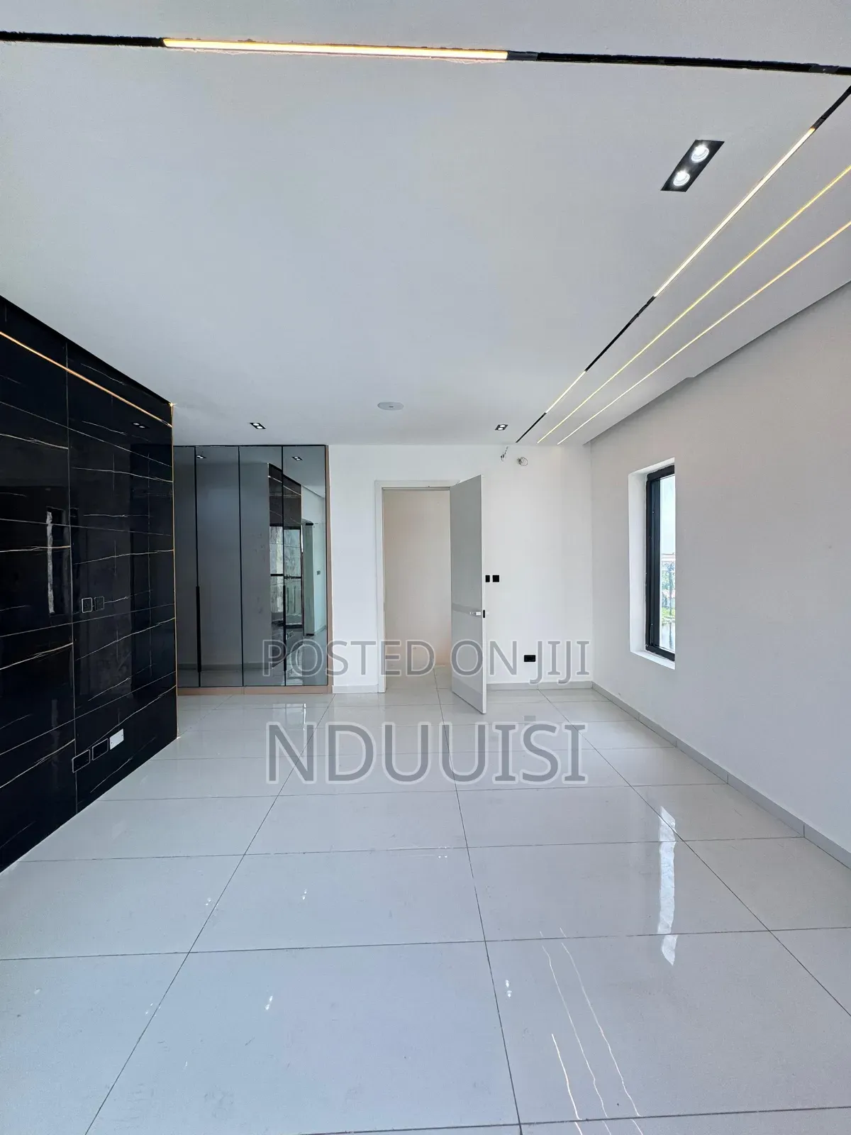 4bdrm Duplex in Chevron for sale in Chevron