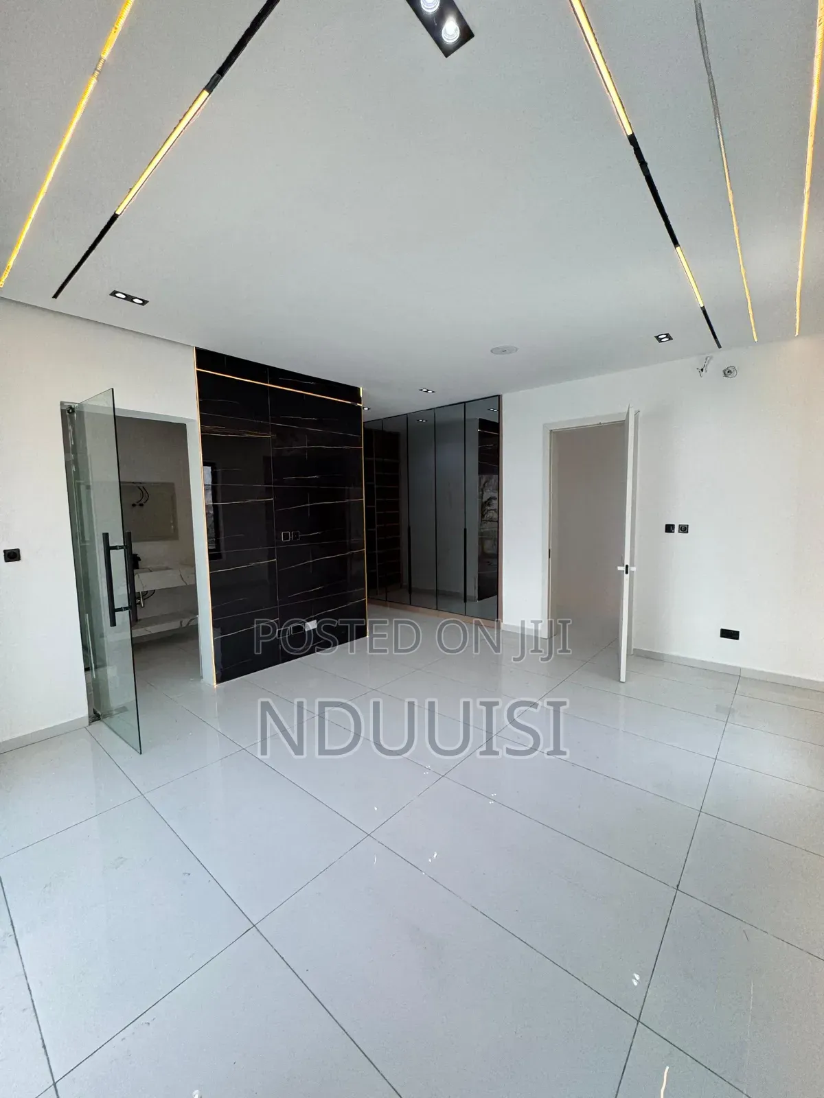 4bdrm Duplex in Chevron for sale in Chevron
