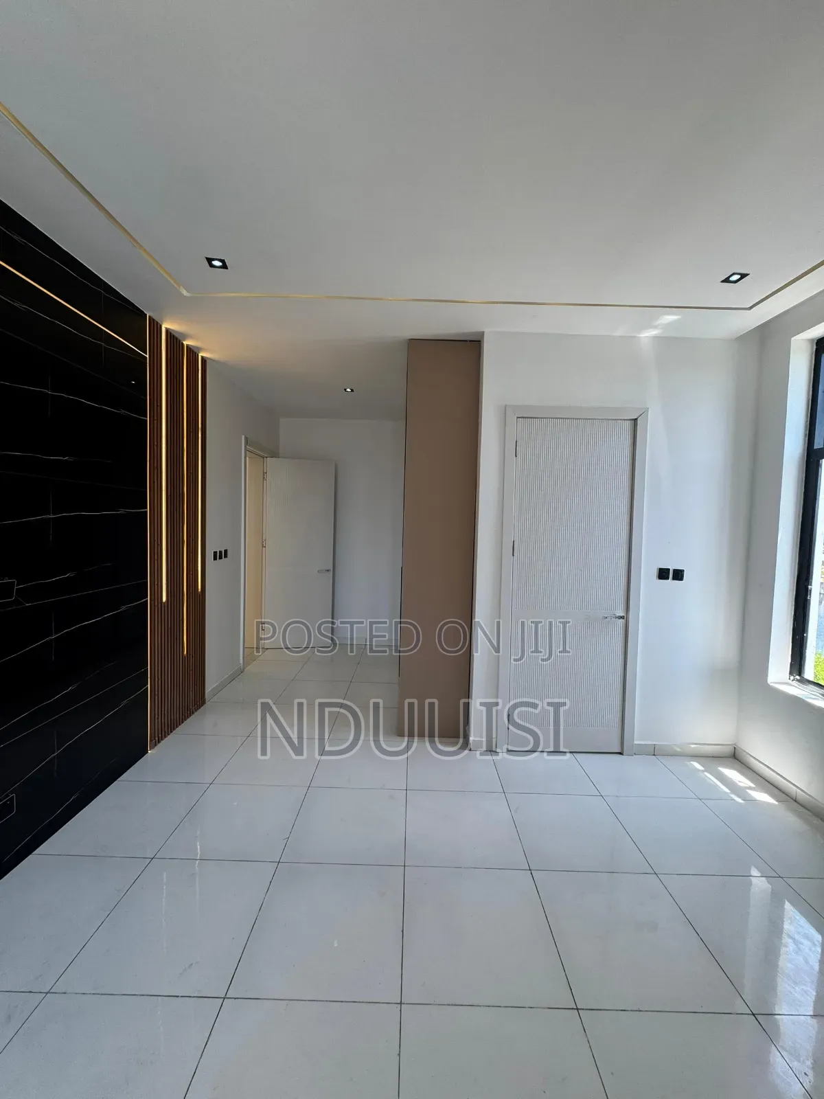 4bdrm Duplex in Chevron for sale in Chevron