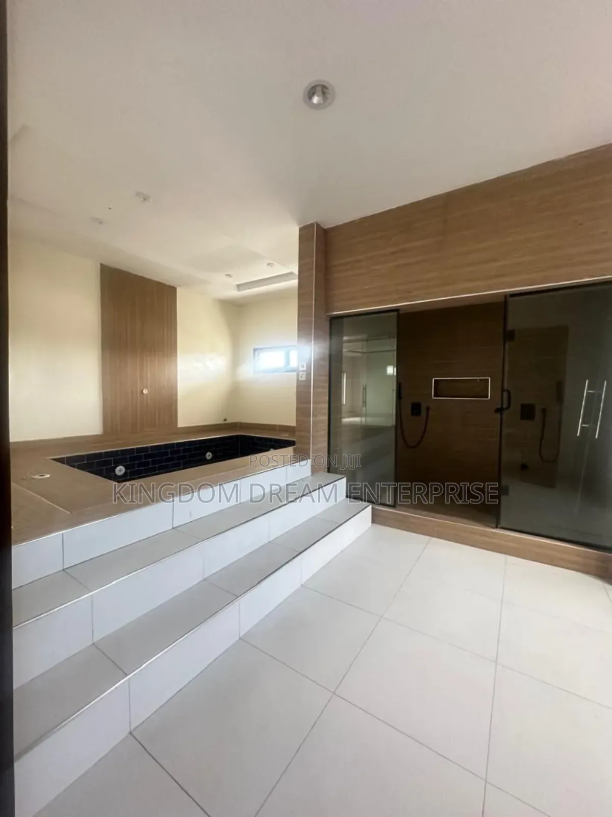 5bdrm Duplex in Lekki Phase 1 for sale in Lekki Phase 1