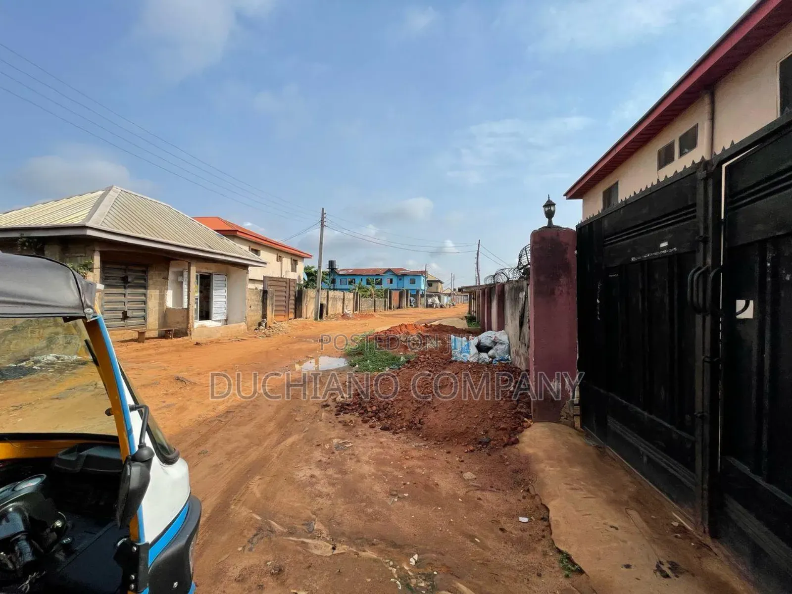 11bdrm Block of Flats in Close To Coker, Oshimili South for sale in Oshimili South