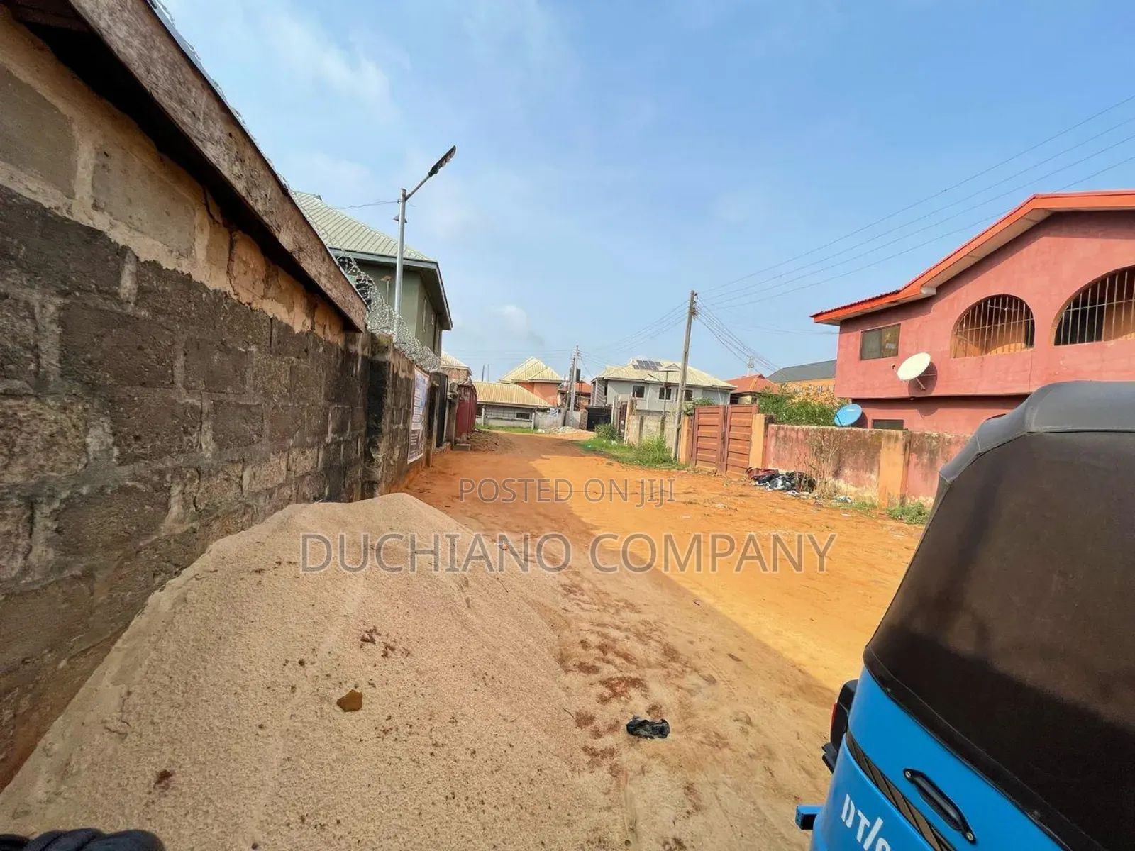 11bdrm Block of Flats in Close To Coker, Oshimili South for sale in Oshimili South