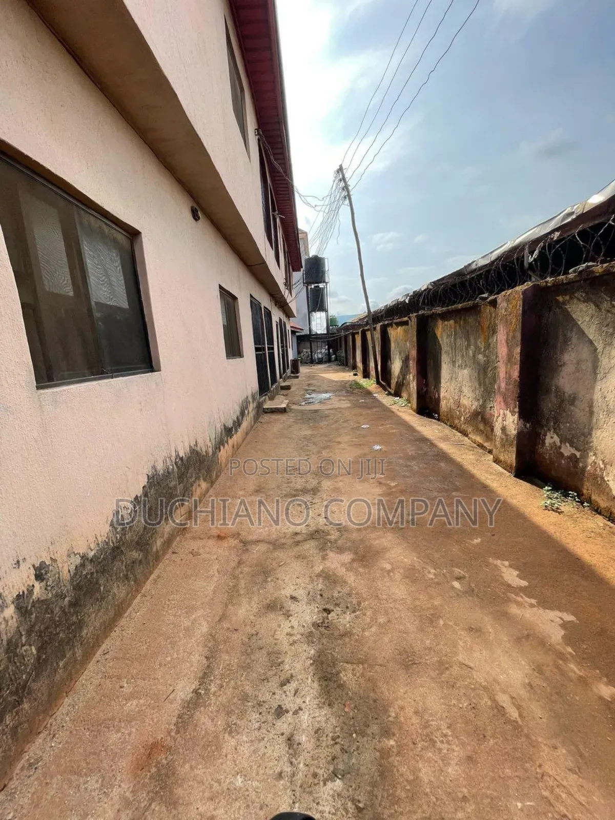 11bdrm Block of Flats in Close To Coker, Oshimili South for sale in Oshimili South