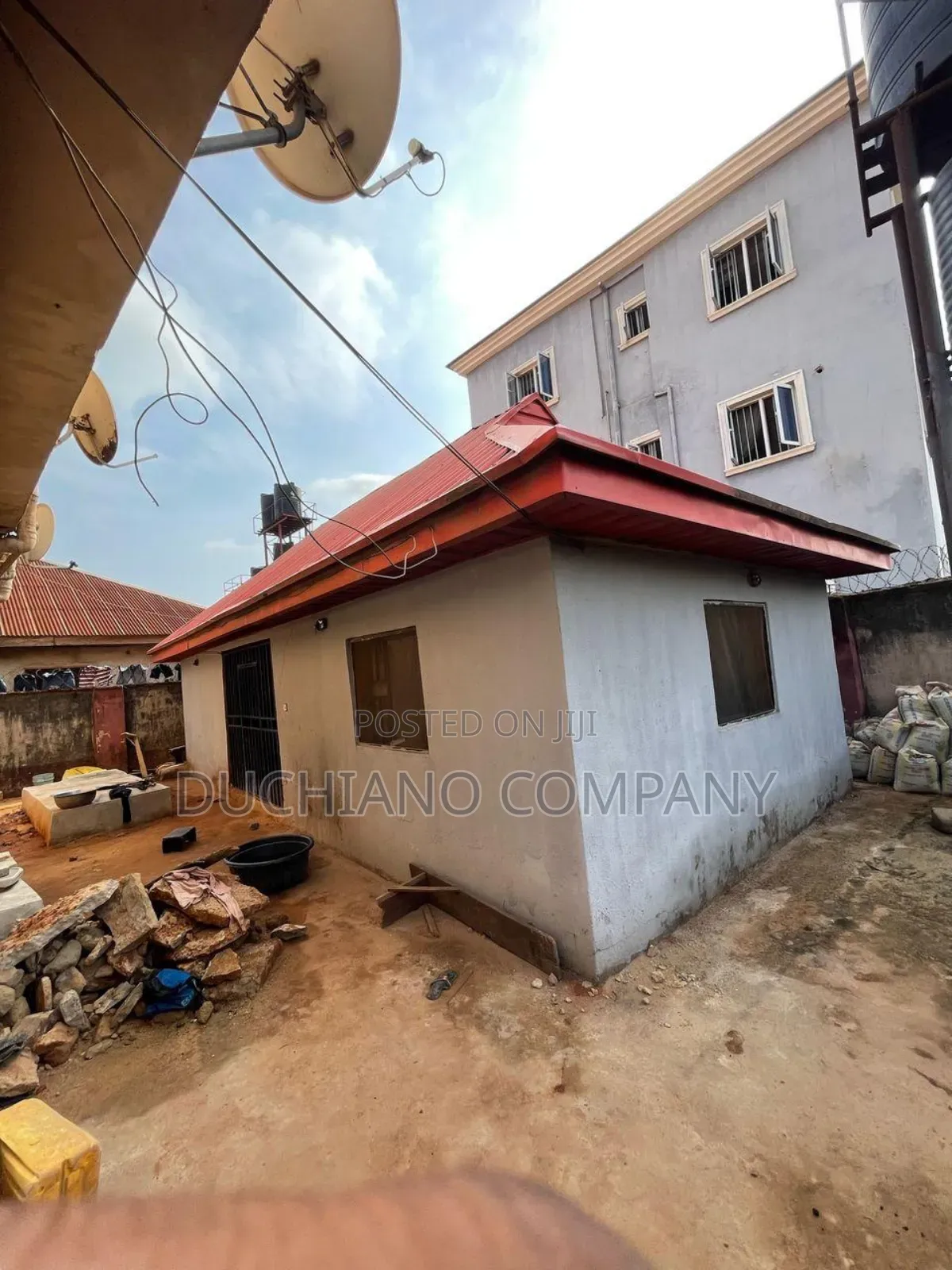 11bdrm Block of Flats in Close To Coker, Oshimili South for sale in Oshimili South