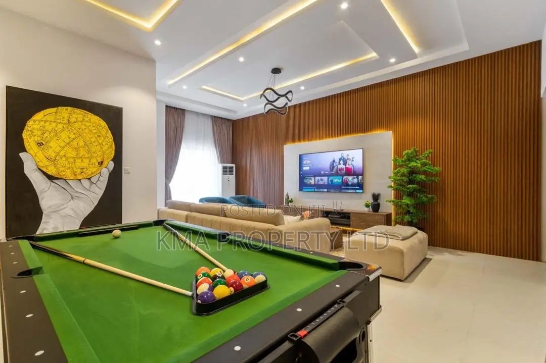 Luxurious 2 Bedroom Apartment With Rooftop Swimming Pool and Snooker in Lekki Phase 1