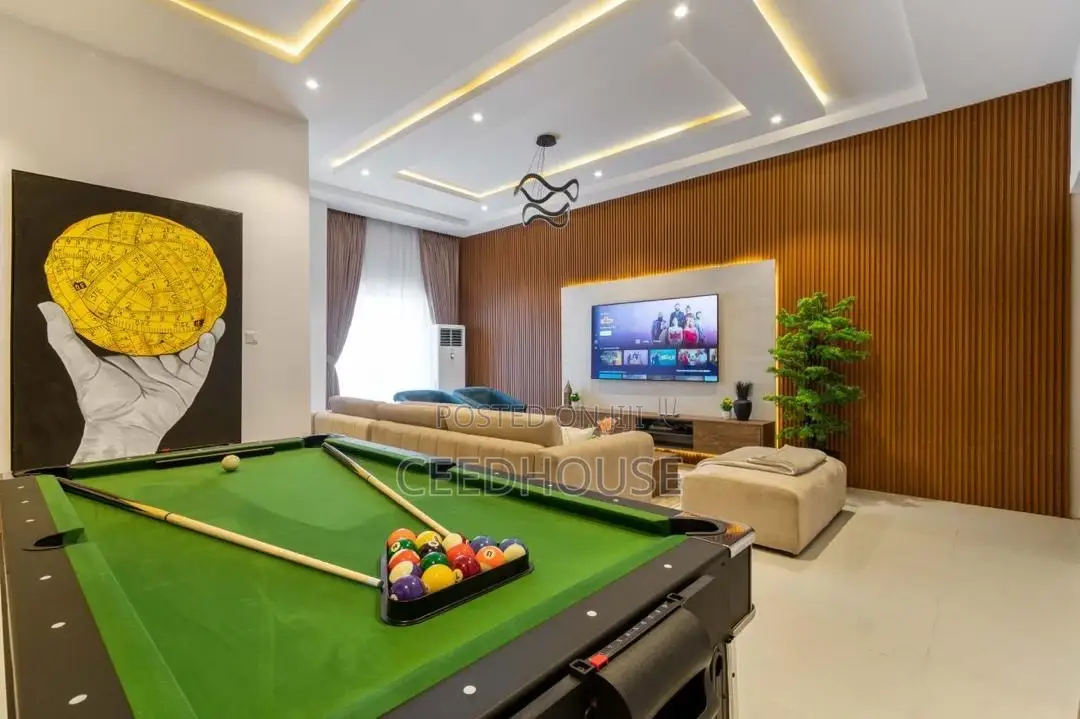 Luxurious 2 Bedroom Apartment With Rooftop Swimming Pool and Snooker in Lekki Phase 1