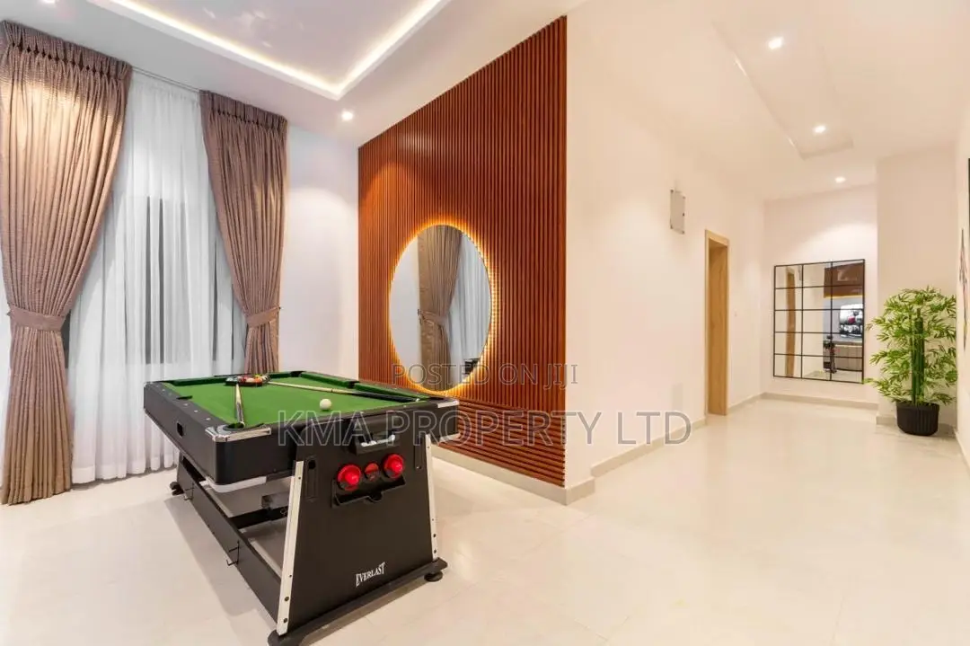 Luxurious 2 Bedroom Apartment With Rooftop Swimming Pool and Snooker in Lekki Phase 1