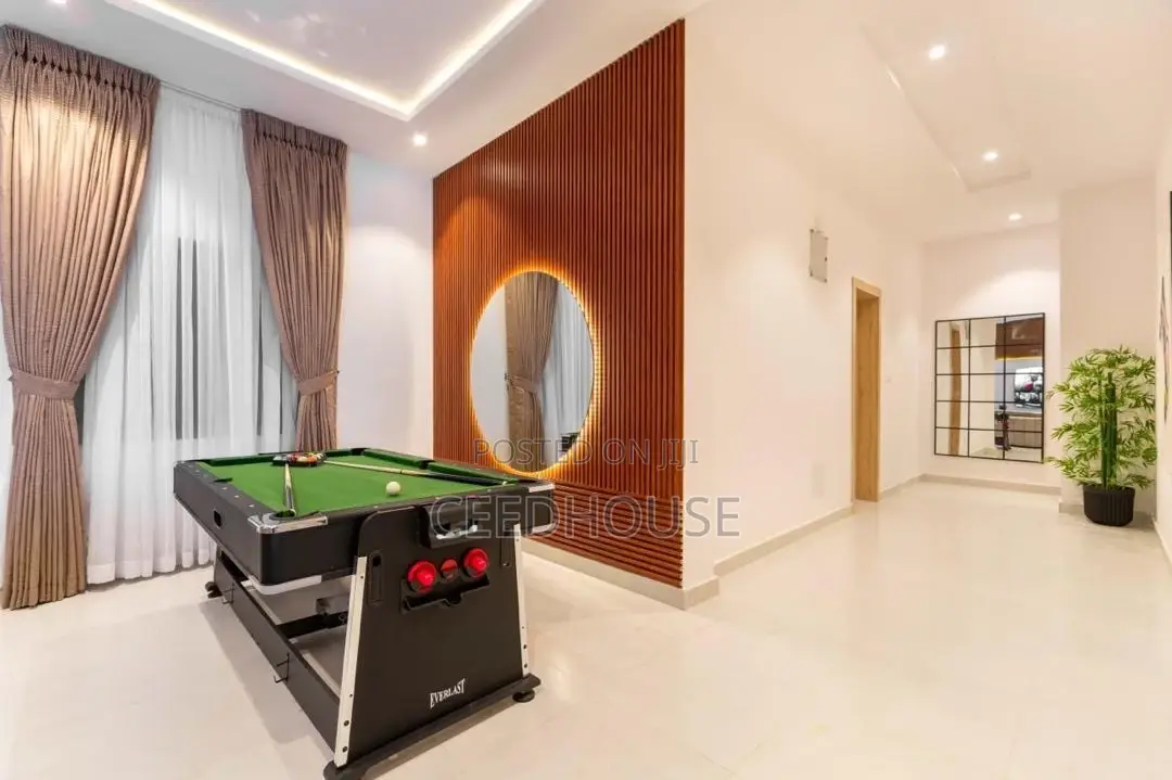 Luxurious 2 Bedroom Apartment With Rooftop Swimming Pool and Snooker in Lekki Phase 1