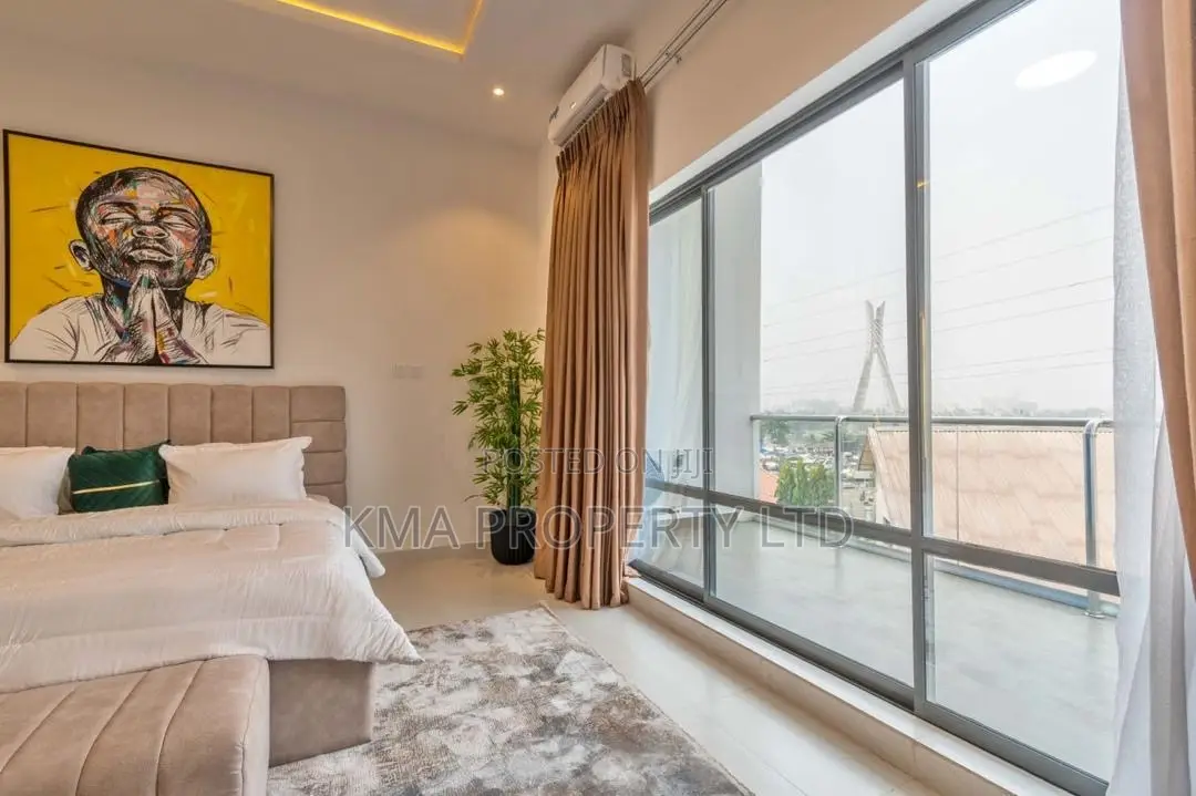 Luxurious 2 Bedroom Apartment With Rooftop Swimming Pool and Snooker in Lekki Phase 1