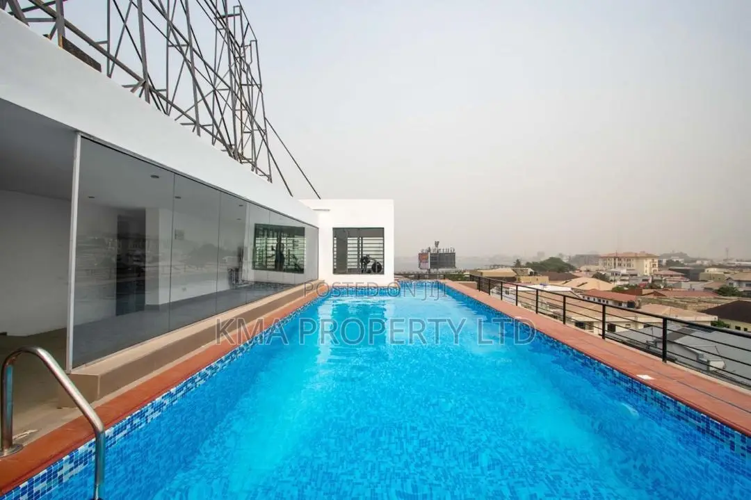 Luxurious 2 Bedroom Apartment With Rooftop Swimming Pool and Snooker in Lekki Phase 1