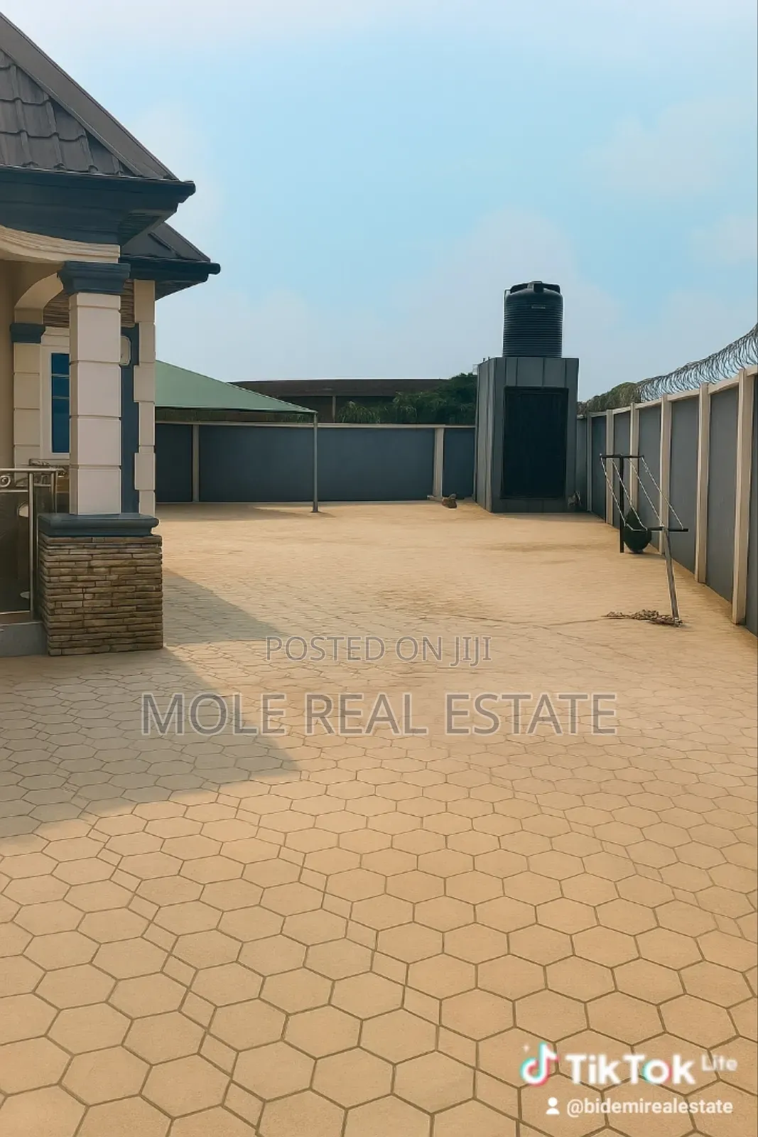 Furnished 4bdrm Block of Flats in Governor'S Road, Ikotun/Igando in Ikotun/Igando