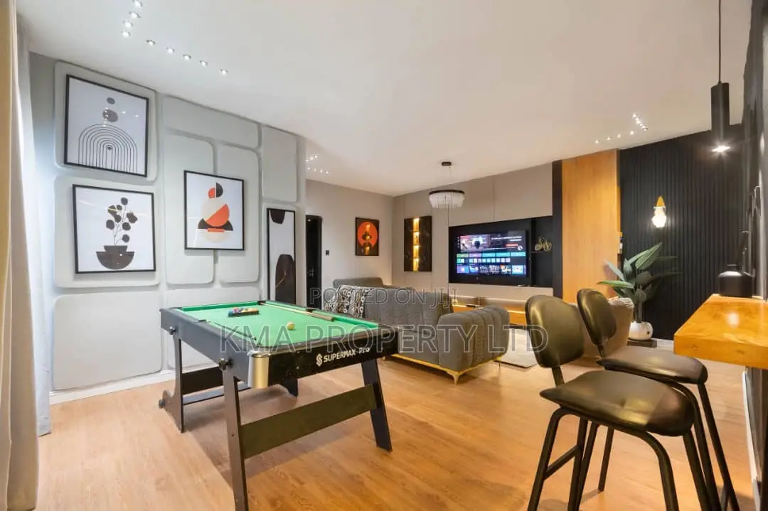 Luxurious 2 Bedroom Apartment With Snooker in Lekki Phase 1