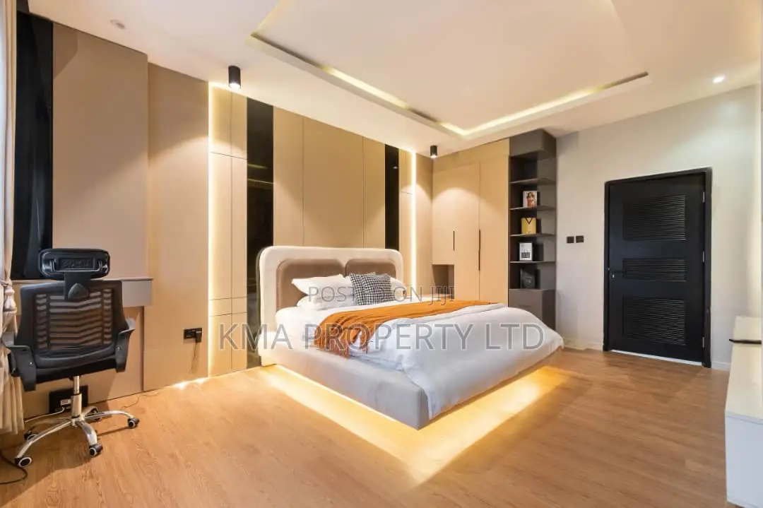 Luxurious 2 Bedroom Apartment With Snooker in Lekki Phase 1