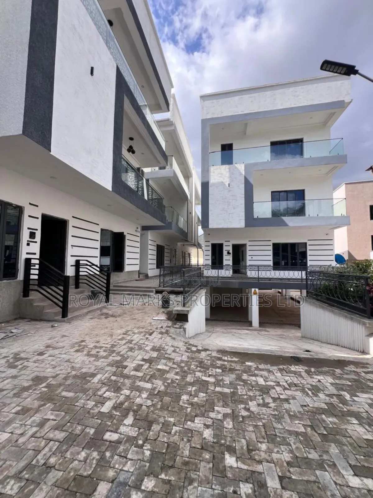 5bdrm Duplex in Utako for sale in Utako