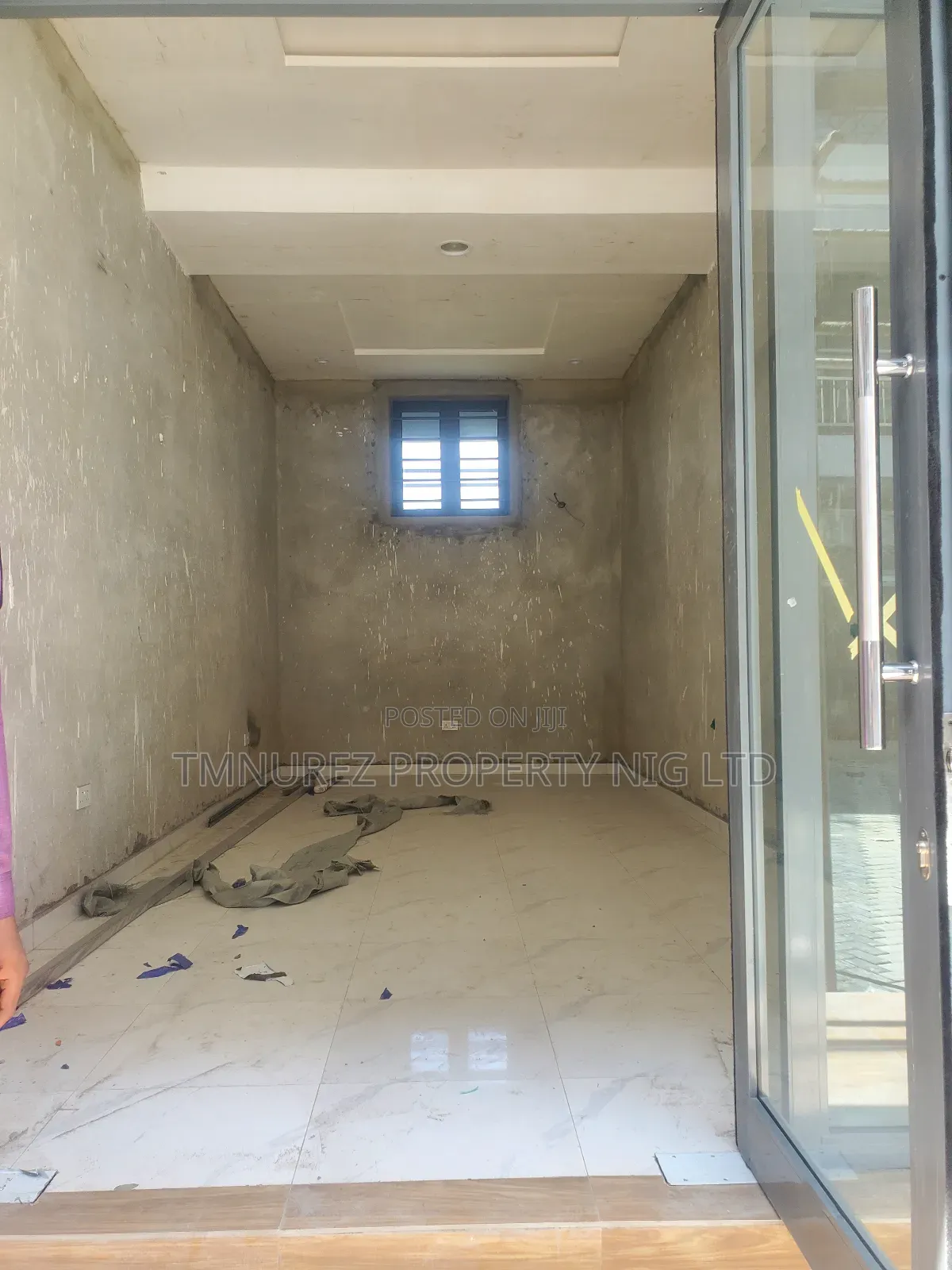 Shop for Rent Orchild Road in Chevron
