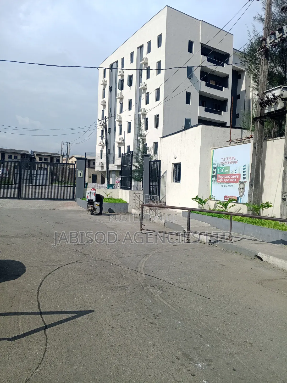 3bdrm Block of Flats in Greater Lagos County, Ogunlana for sale in Ogunlana