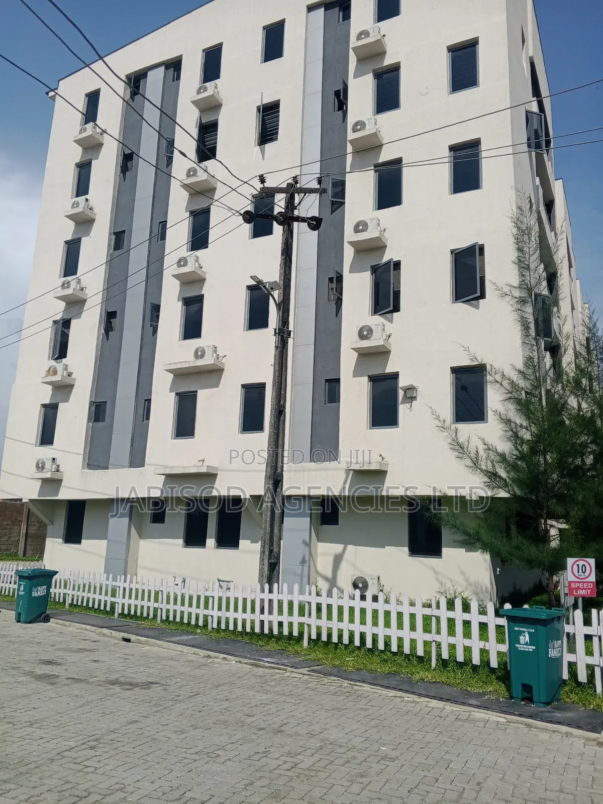 3bdrm Block of Flats in Greater Lagos County, Ogunlana for sale in Ogunlana