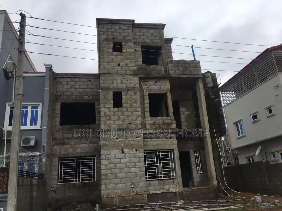 5bdrm Duplex In Crown Luxury Estate, Sabon Lugbe For Sale in Sabon Lugbe