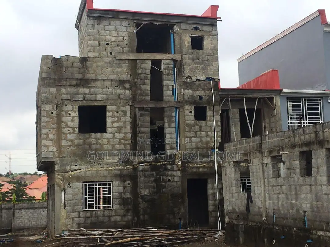 5bdrm Duplex In Crown Luxury Estate, Sabon Lugbe For Sale in Sabon Lugbe