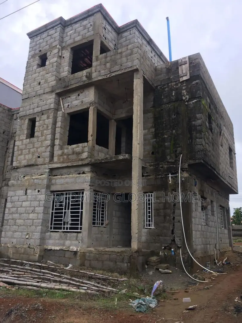 5bdrm Duplex In Crown Luxury Estate, Sabon Lugbe For Sale in Sabon Lugbe