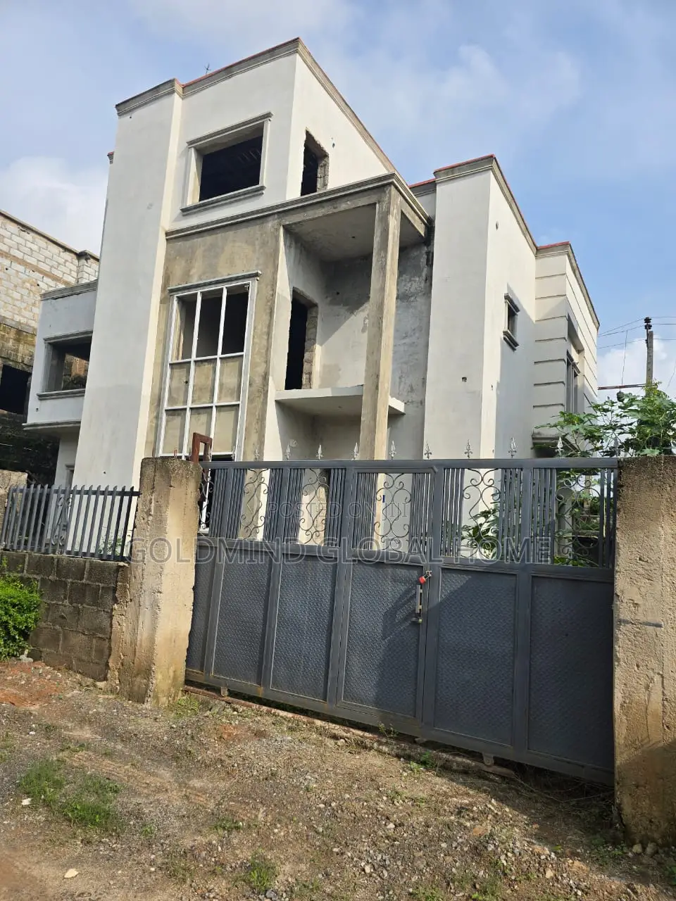 5bdrm Duplex in Sabon Lugbe for sale in Sabon Lugbe