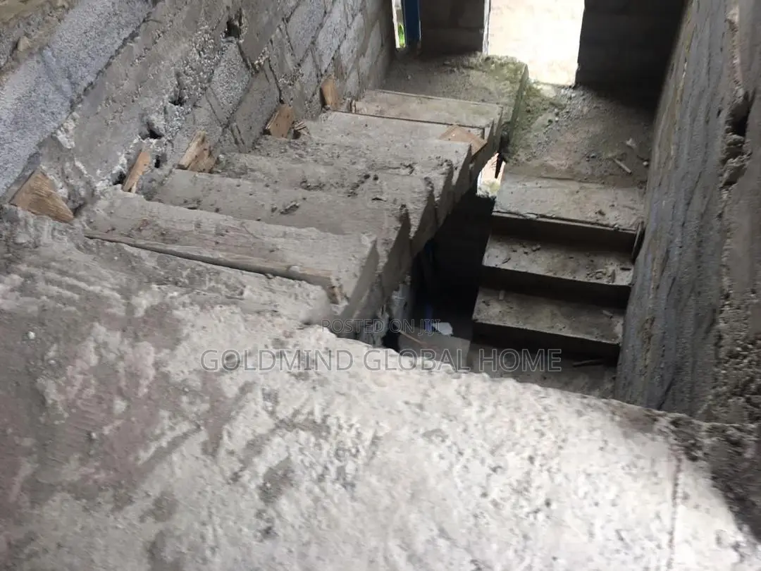 5bdrm Duplex in Sabon Lugbe for sale in Sabon Lugbe