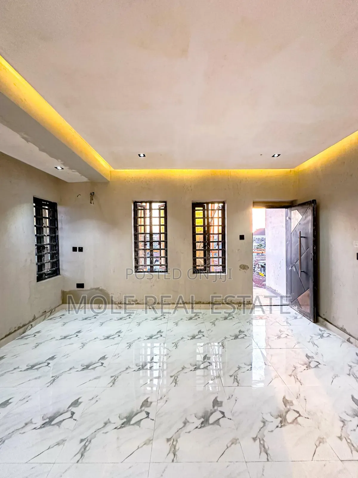 Furnished 3bdrm Block of Flats in Akoka Yaba Lagos for sale in Akoka