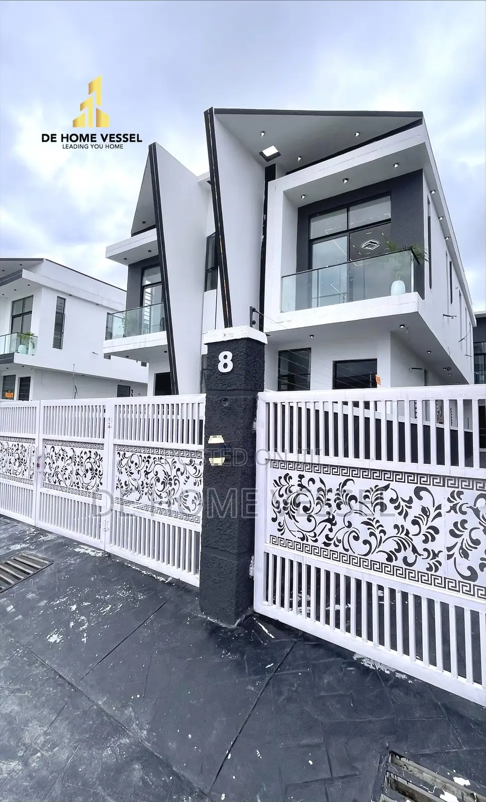 4bdrm Duplex in Ikota for sale in Ikota