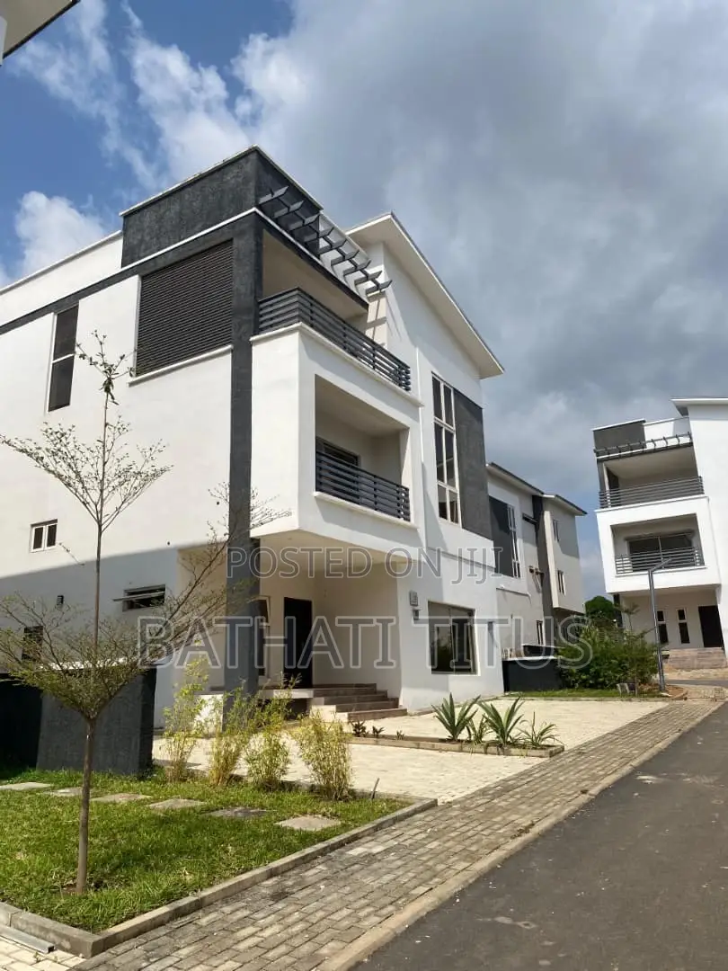 5bdrm Duplex in Bilaad Estate, Life Camp for sale in Life Camp