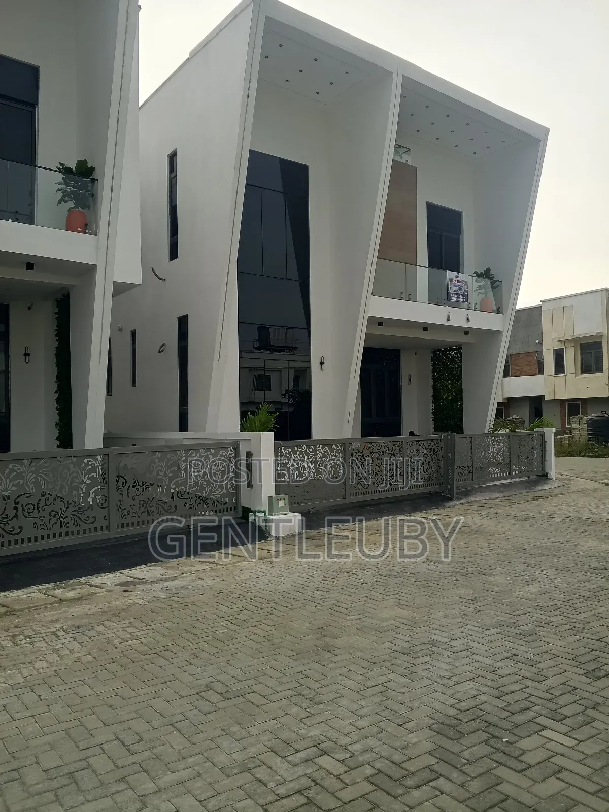 5bdrm Duplex in Discovery Park, Lekki Phase 2 for sale in Lekki Phase 2