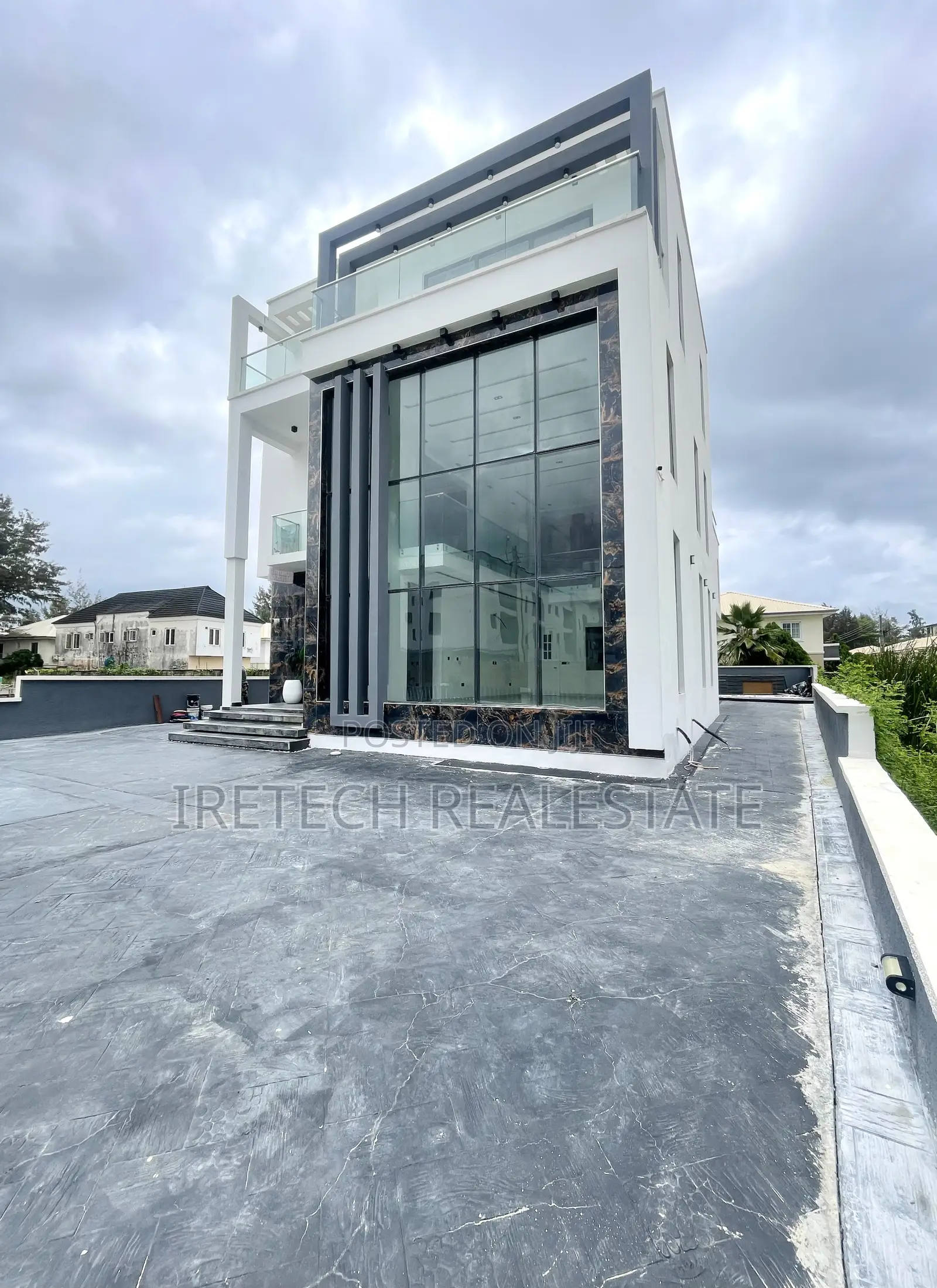 5bdrm Duplex in Megamound Estate for sale in Lekki