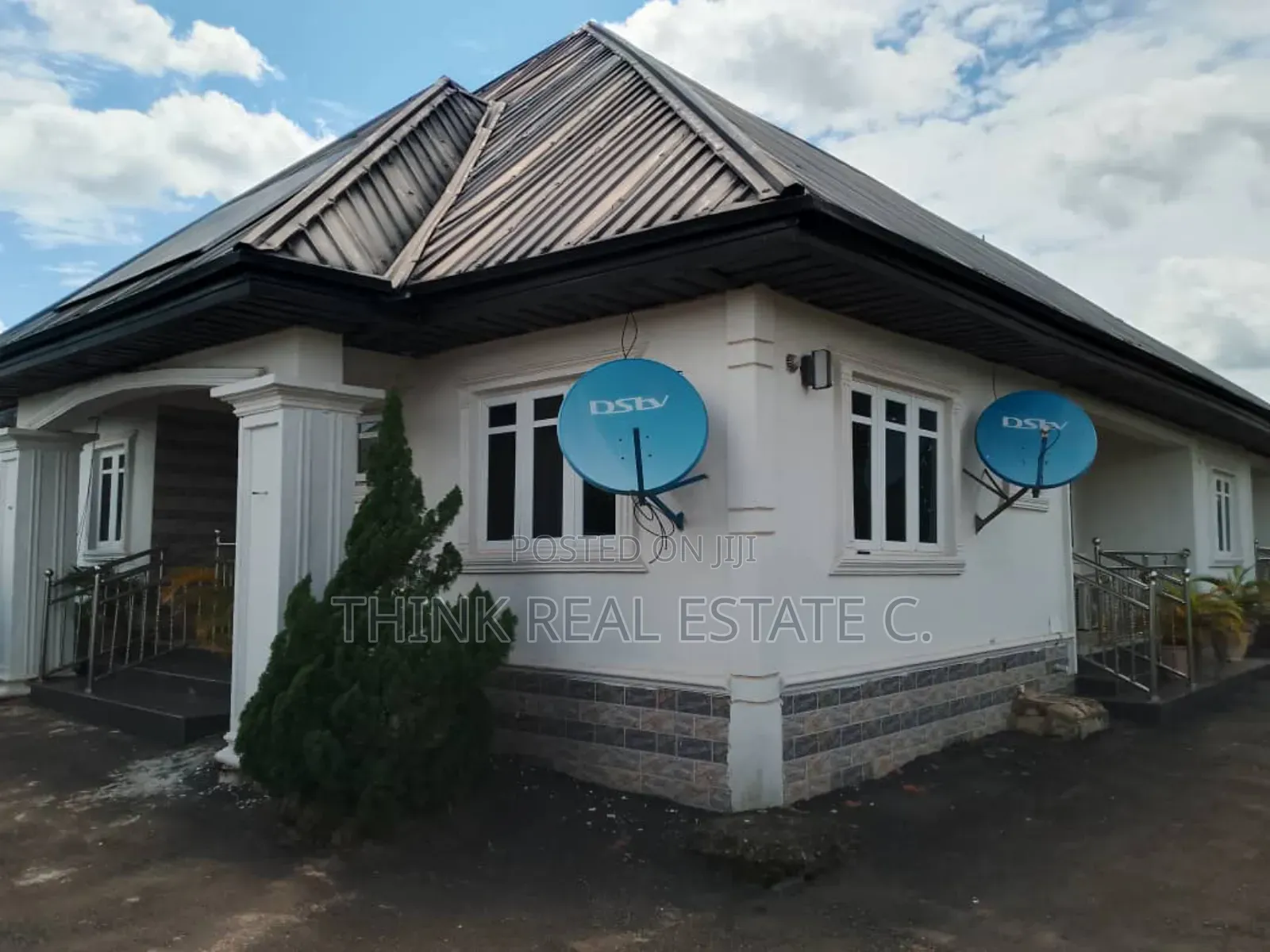 140/150 Land With a 3flat on It at Idokpa,Aduwawa for Sale in Benin City