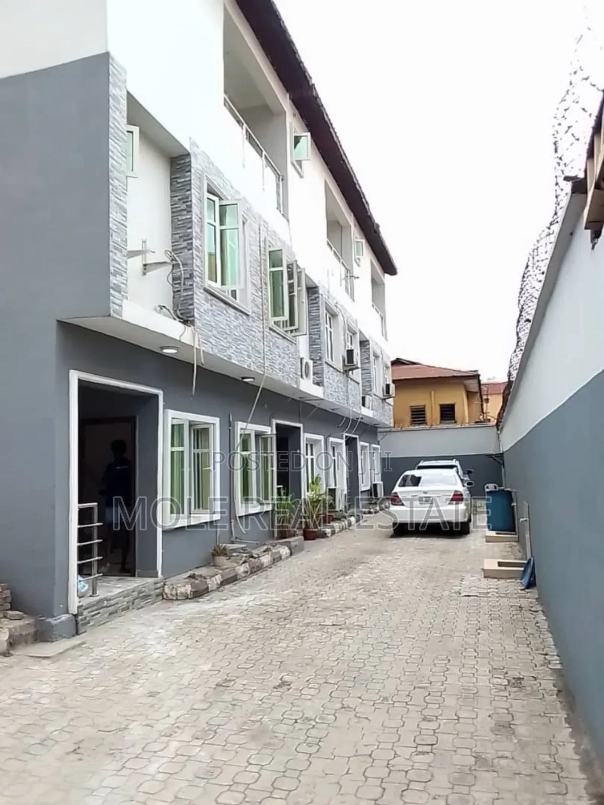 Furnished 4bdrm Block of Flats in Ikate Surulere for sale in Surulere