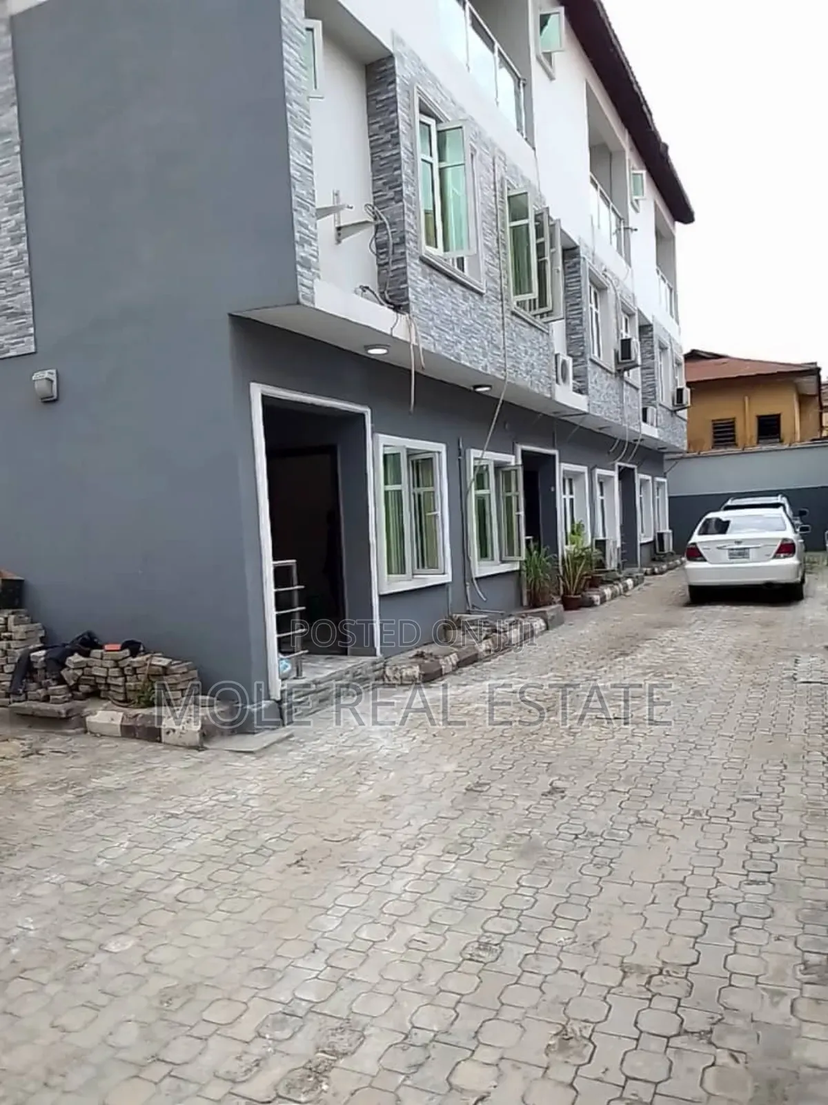 Furnished 4bdrm Block of Flats in Ikate Surulere for sale in Surulere