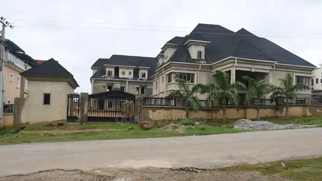 9bdrm Duplex in Life Camp for sale in Life Camp