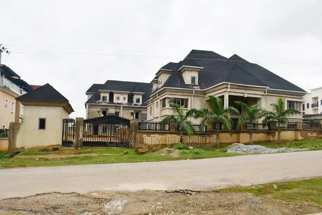 9bdrm Duplex in Life Camp for sale in Life Camp